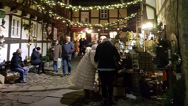 Kunsthandwerkerhof während des Weihnachtsmarktes in Wernigerode