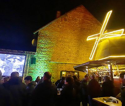 Filmhof auf dem Weihnachtsmarkt Wernigerode - Feuerzangenbowle