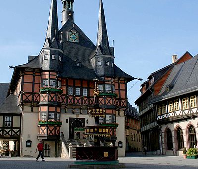 Rathaus in Wernigerode mit Wohltäterbrunnen