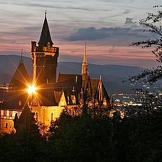 Nächtlicher Blick auf das Schloss in Wernigerode vom Agnesberg